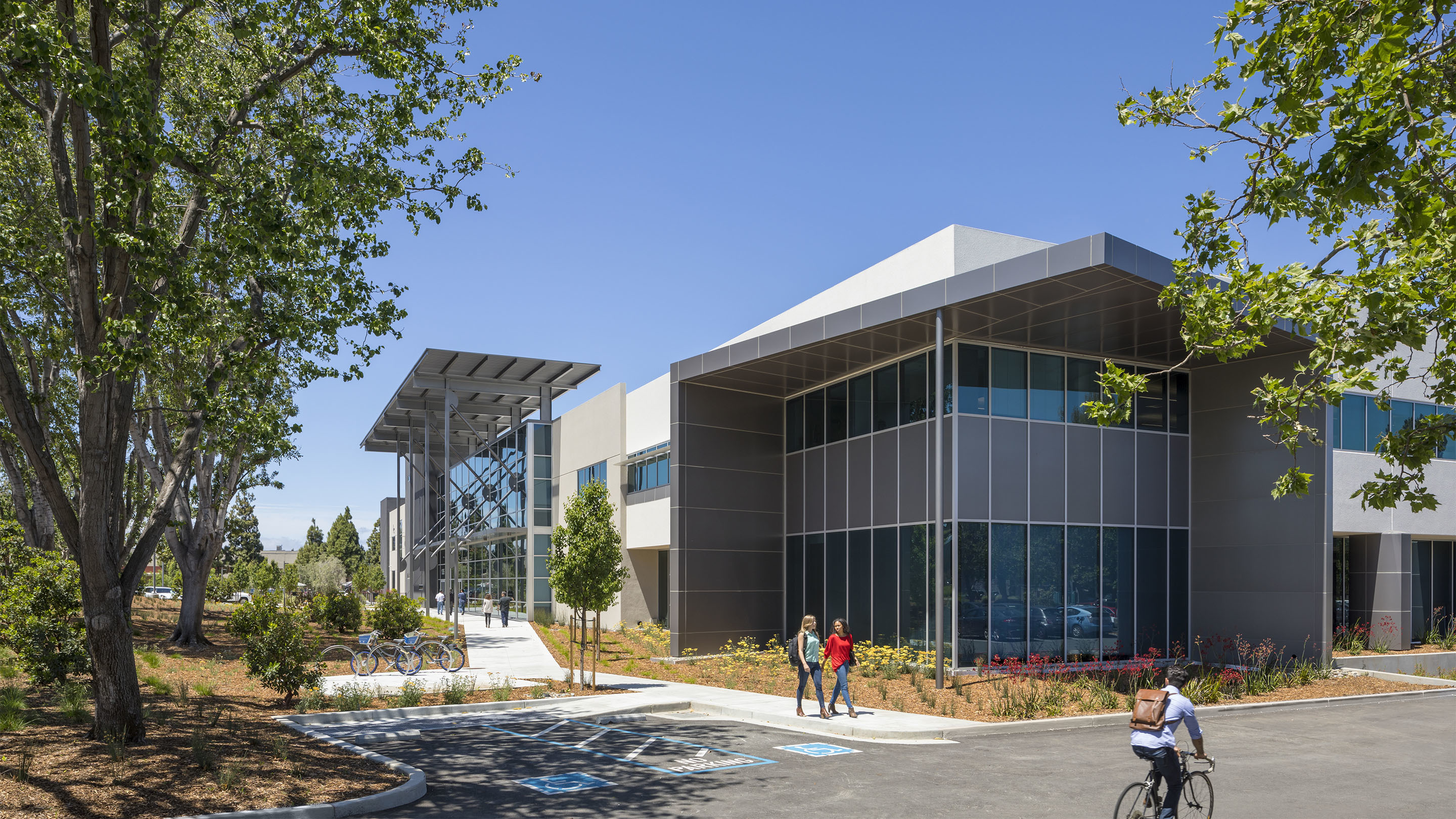 1305 Case Study Exterior 2