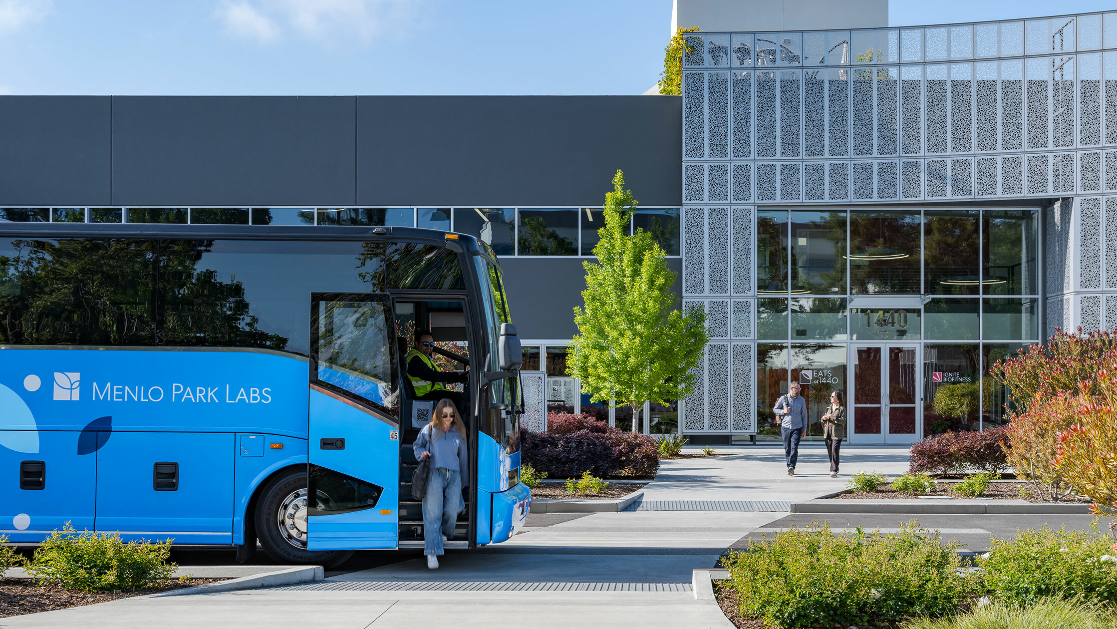 MPL Van Hool Bus 0425 2238x1260